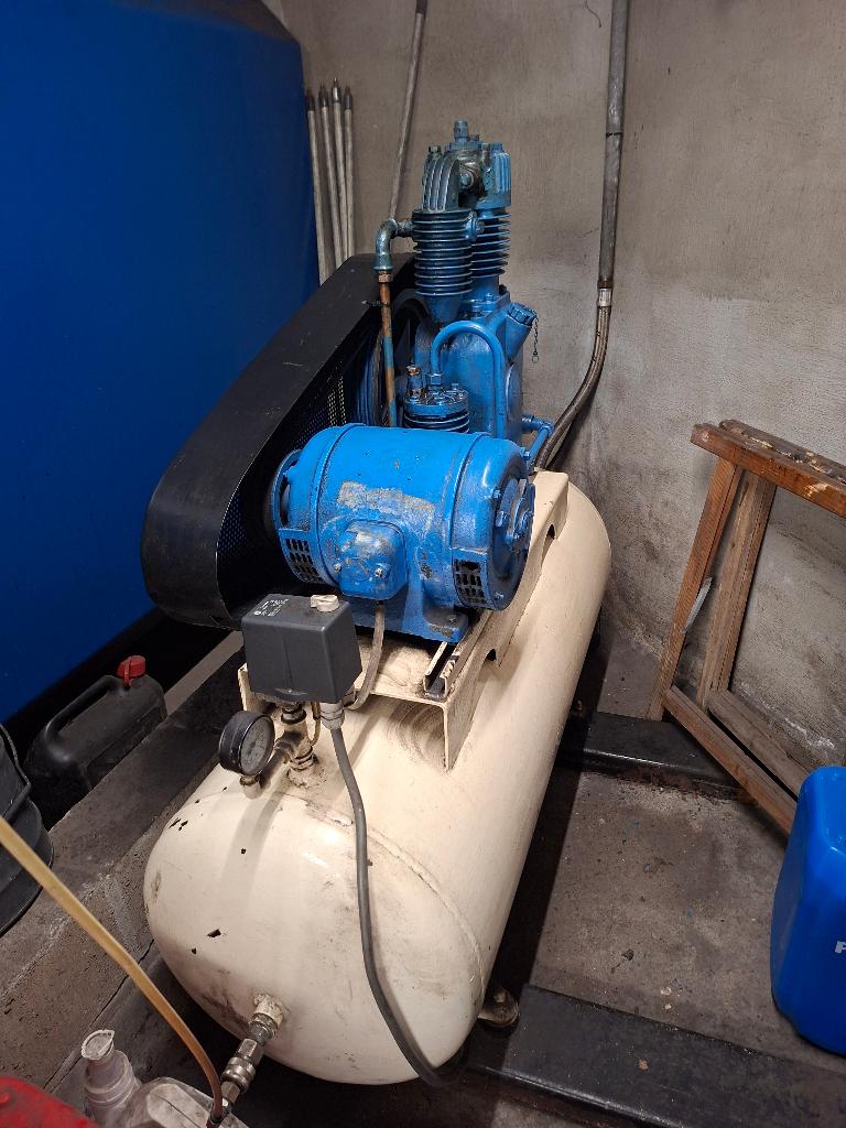 Compressor 380V - 200L, Doe-het-zelf en Bouw, Compressors, 100 liter of meer, Ophalen, Gebruikt, 10 bar of meer