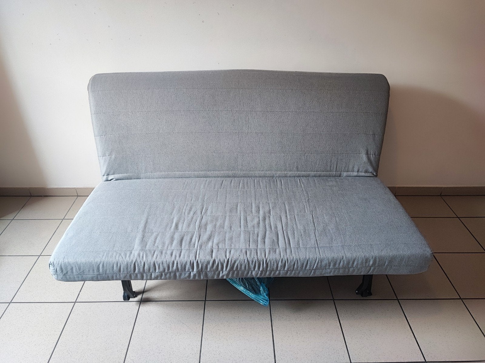 BZ 140*200 à vendre + surmatelas, Gris, 140 cm, Enlèvement, Utilisé
