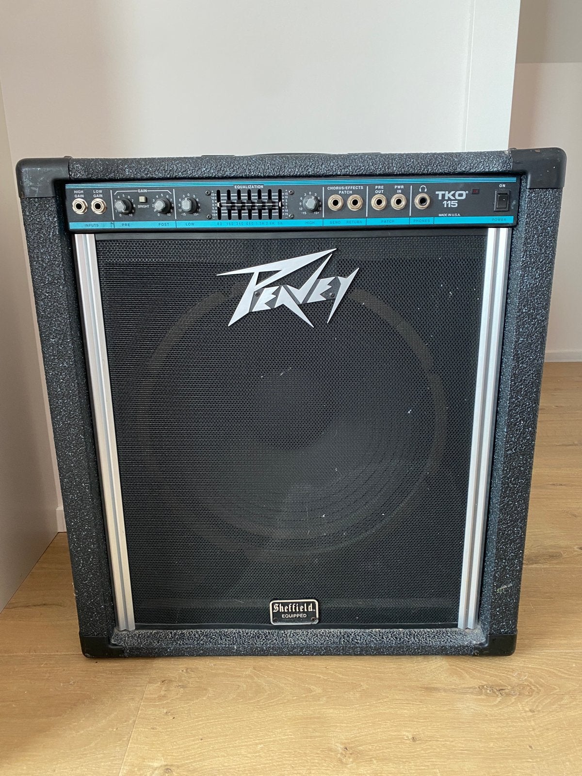 Peavey TKO 115 bas versterker, Muziek en Instrumenten, Versterkers | Bas en Gitaar, Ophalen, Zo goed als nieuw