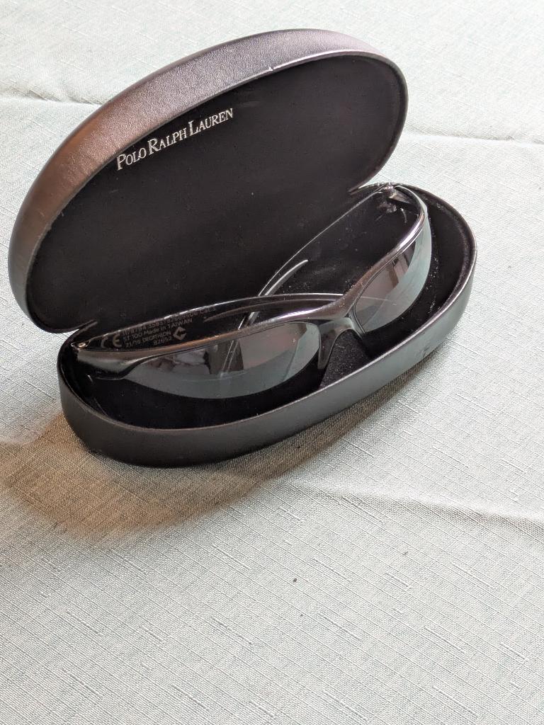 Lunettes de soleil avec étui, Handtassen en Accessoires, Zonnebrillen en Brillen | Heren, Zonnebril, Zwart, Zo goed als nieuw