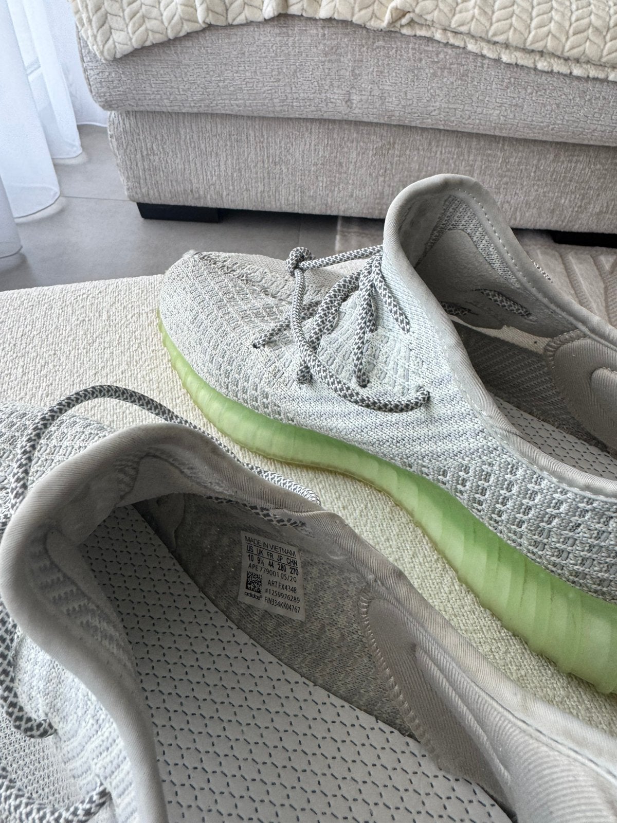 Adidas yeezy boost 350 V2 light -maat 44, Enlèvement ou Envoi, Comme neuf, Adidas