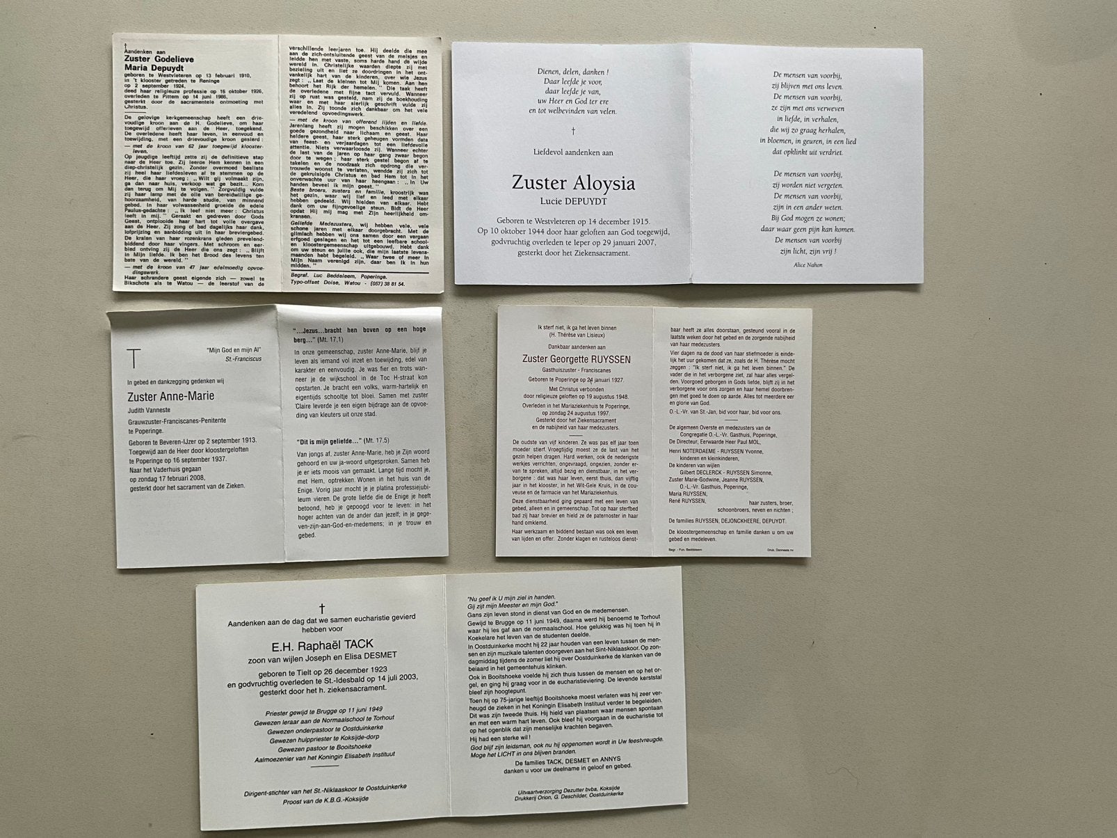 4 nonnen en een Priester ( 5 bidprentjes ), Enlèvement ou Envoi