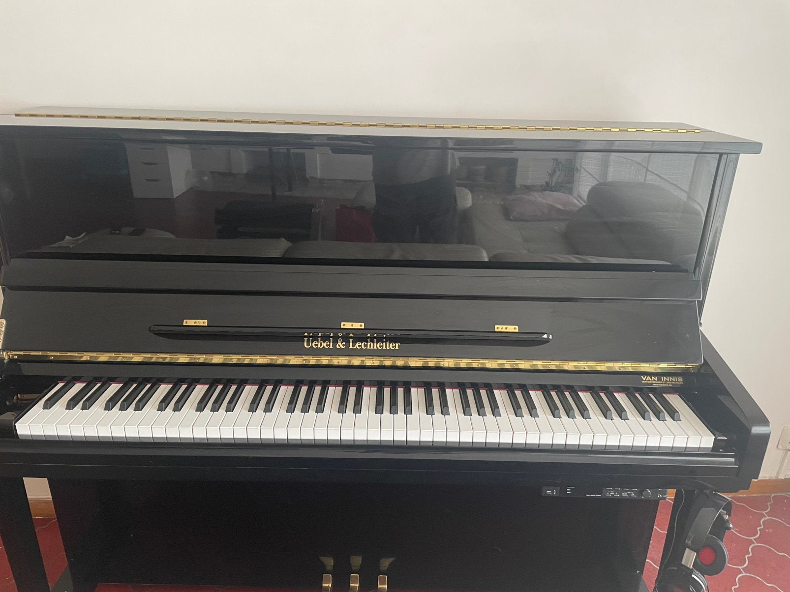 Piano droit UL200, Musique & Instruments, Pianos, Brillant, Comme neuf, Enlèvement, Piano