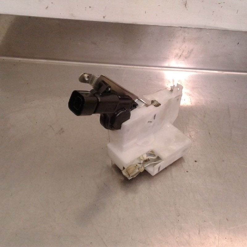 SERRURE DE PORTE RODS ARRIÈRE GAUCHE Suzuki Alto (GF), Utilisé, Suzuki