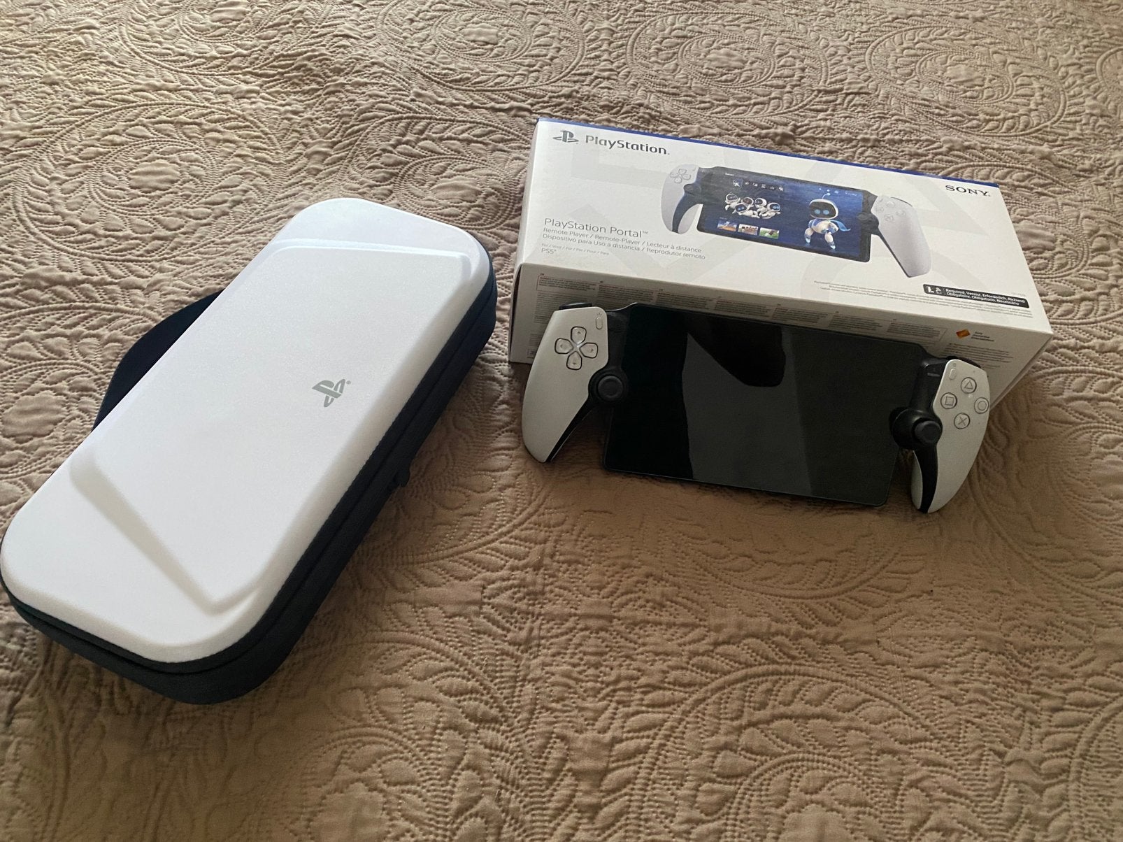 PS Portal met officieel wit USB-C-hoesje voor PlayStation, Games en Spelcomputers, Ophalen, Zo goed als nieuw