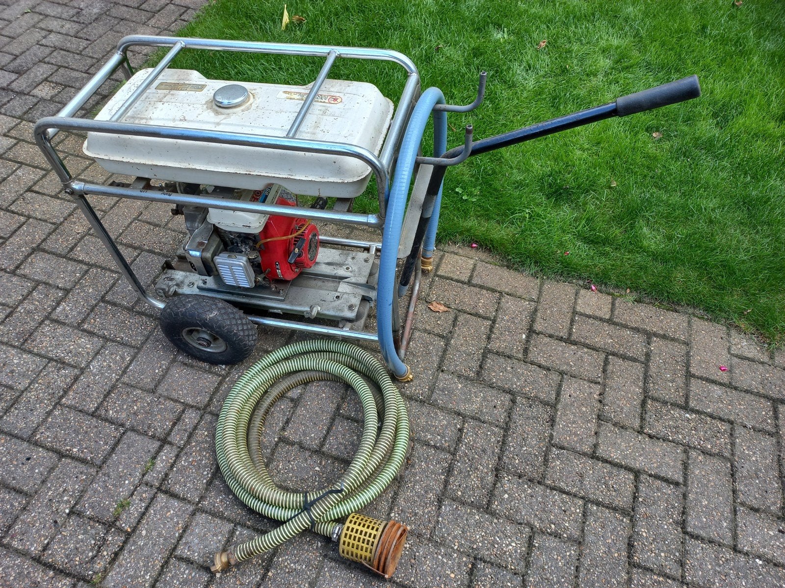 Honda WB 10 waterpomp 4 takt water pomp in frame op wielen, Tuin en Terras, Hogedrukreinigers, Gebruikt, Benzine, Ophalen