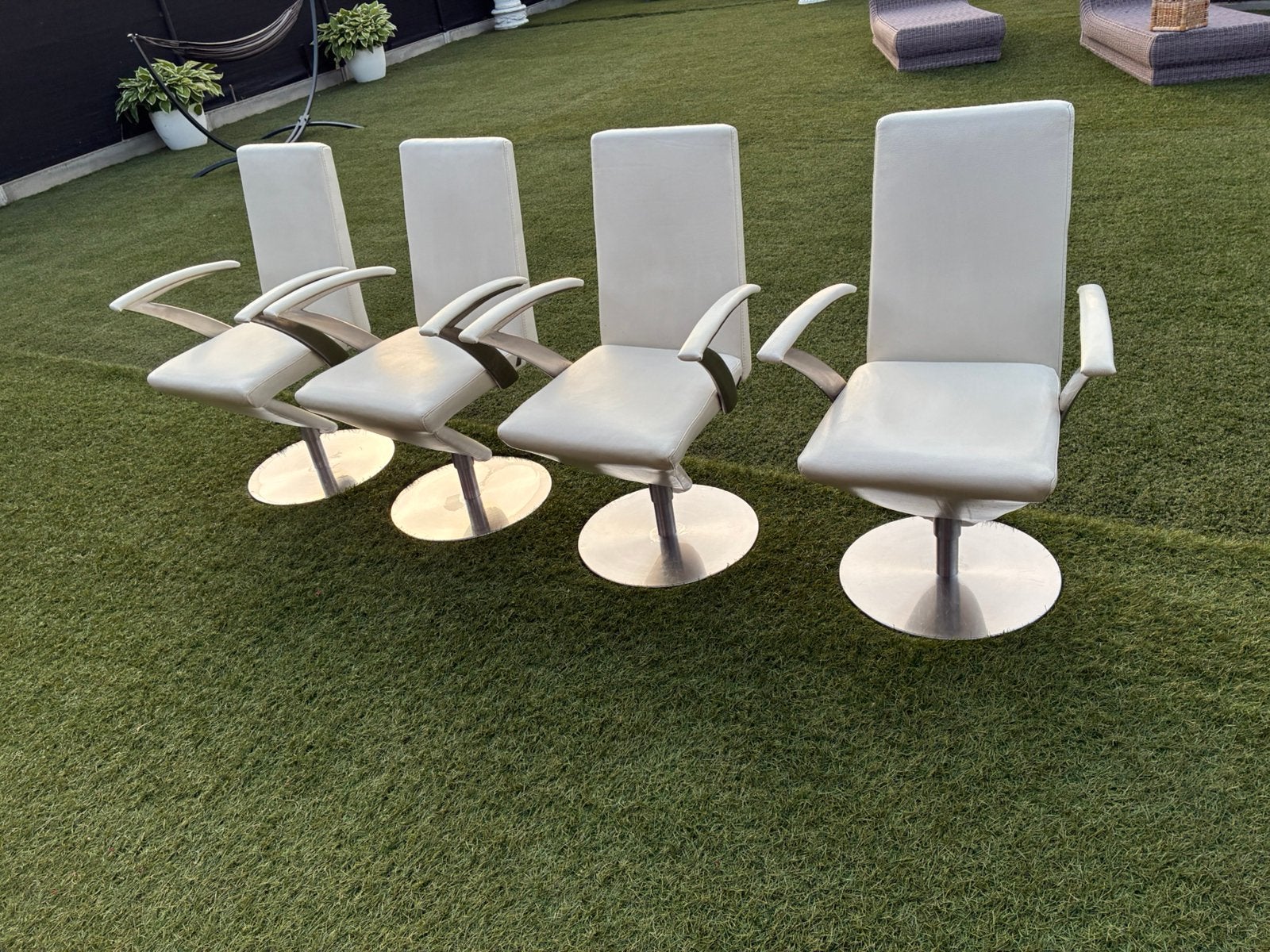 4 design stoelen draaibaar mustring, Ophalen, Zo goed als nieuw, Wit