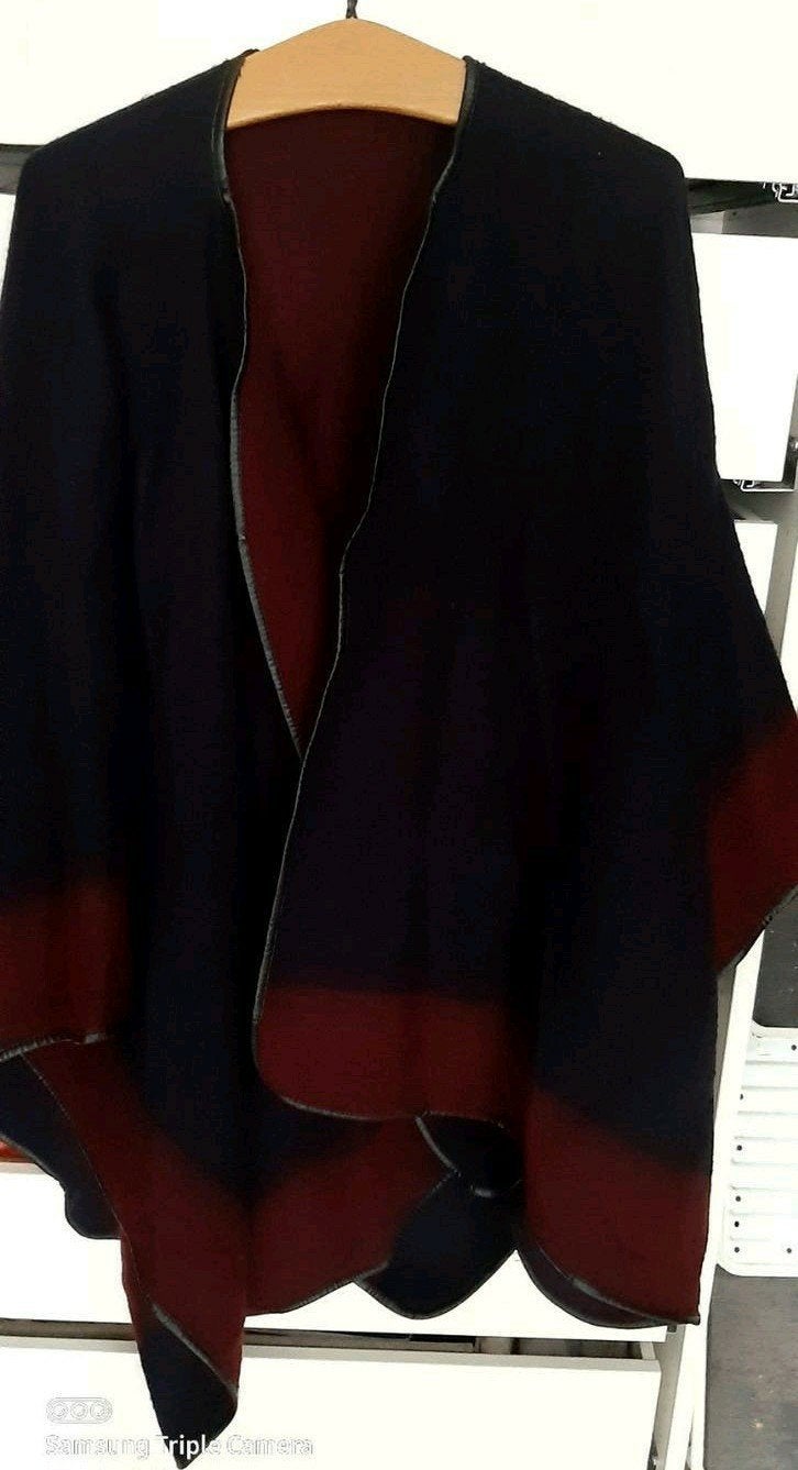 Cape réversible violet foncé/bordeaux, Enlèvement ou Envoi, Porté, Taille 46/48 (XL) ou plus grande