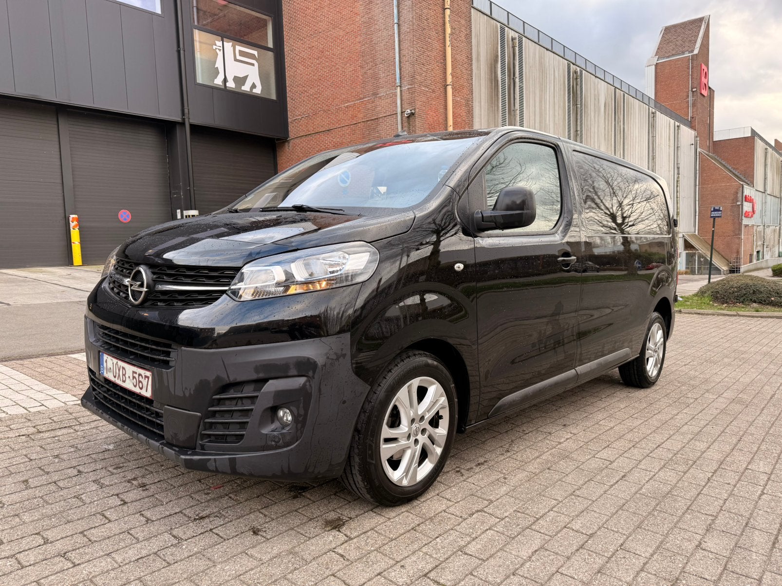 Opel Vivaro 2l 180ch automatique euro 6i LEZ 2035, Vivaro, Euro 6, Noir, 5 portes
