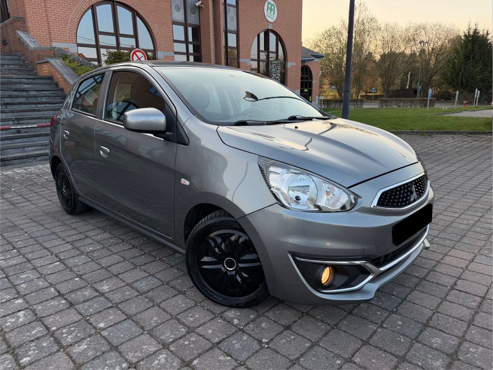 Mitsubishi Space star 1.0 essence / A.C / 2018 / euro6b /, Autos, Mitsubishi, Argent ou Gris, Achat, Euro 6, Noir