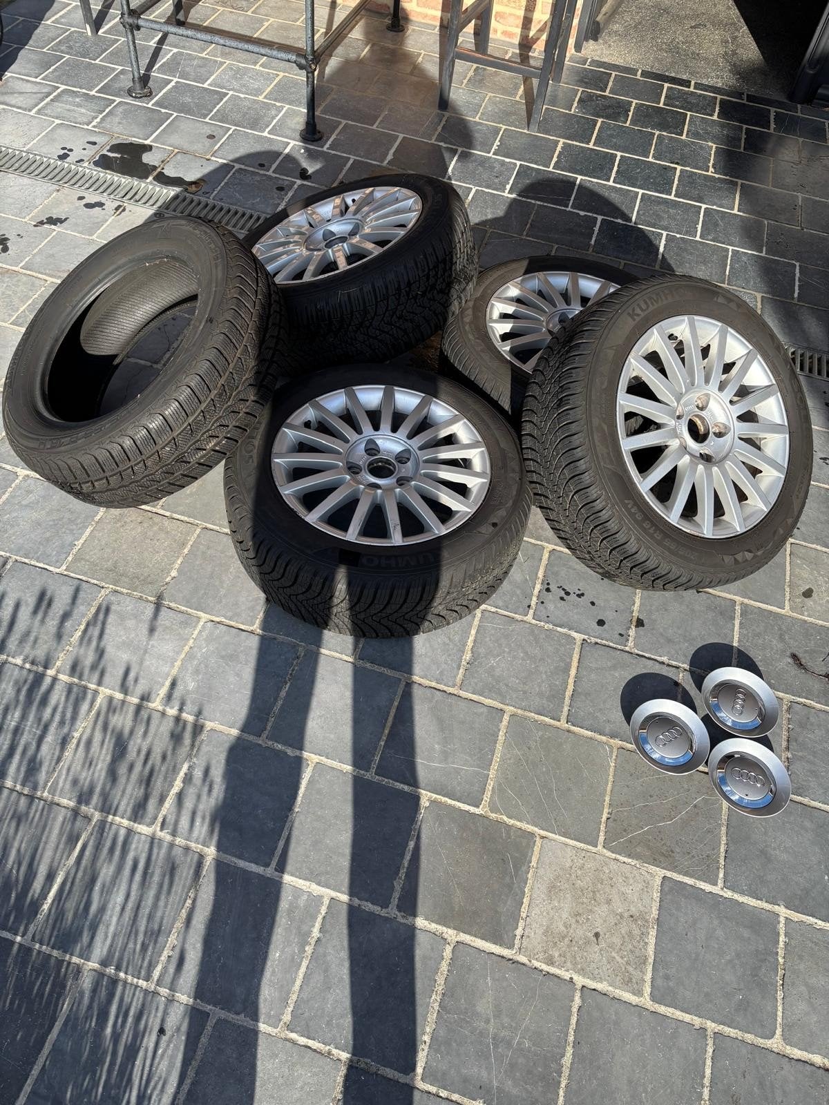 Ensemble de 4 jantes en alliage Audi A4 d'origine + pneus to, Autos : Pièces & Accessoires, Pneus & Jantes, Enlèvement, Pneu(s)