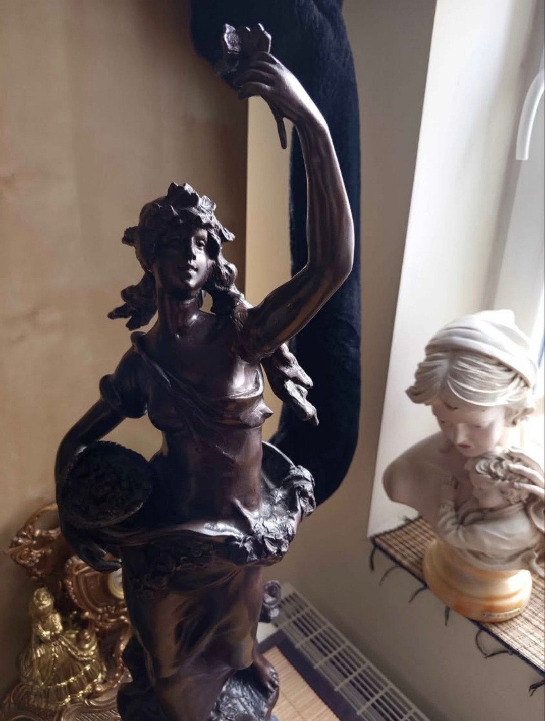 Grote bronzen beeld, Ophalen, Brons