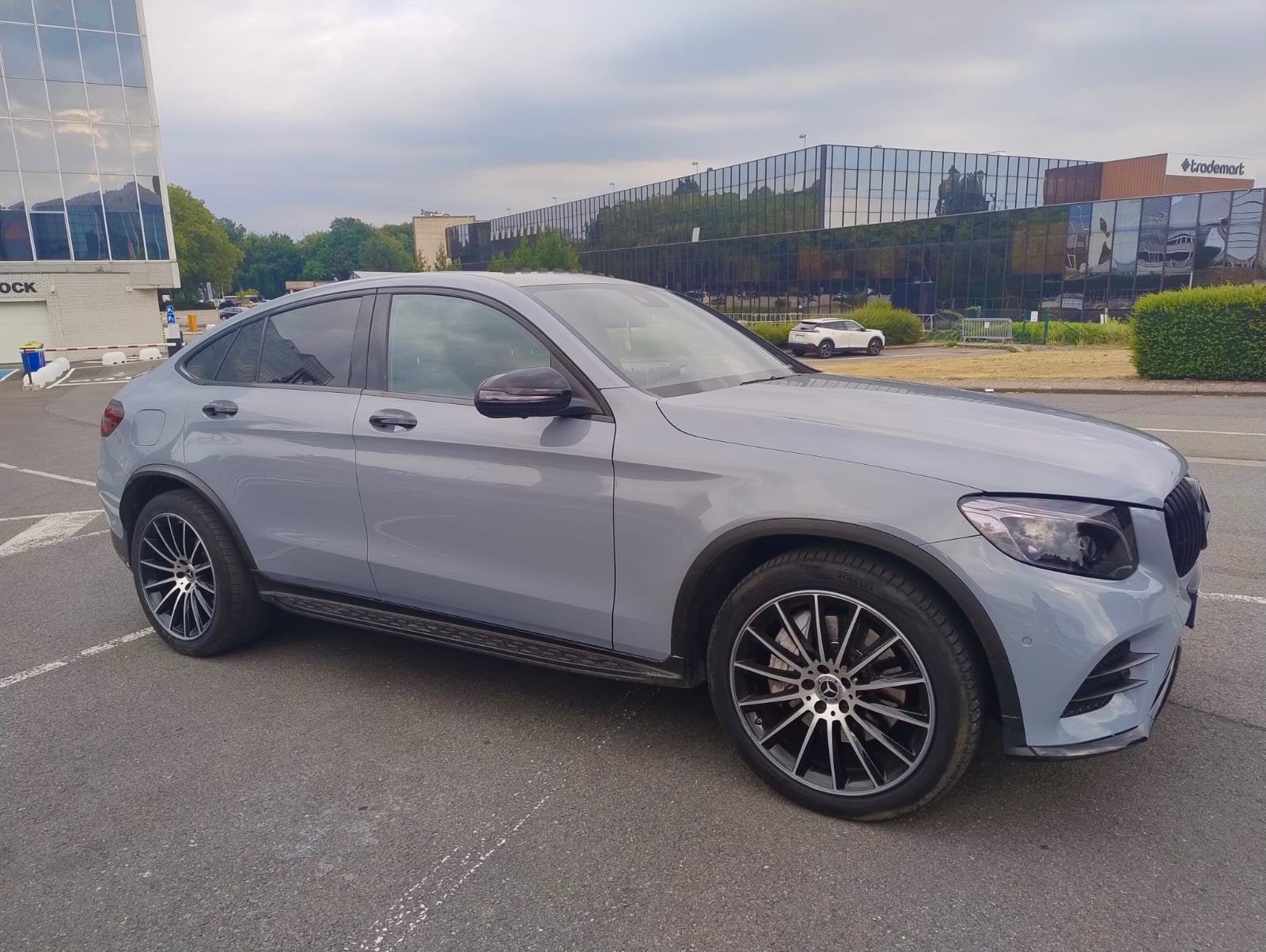 Mercedes Glc 250 coupe 4 matic 2.0 hybrid /opendak/, Auto's, 4 cilinders, Adaptive Cruise Control, Zwart, Leder