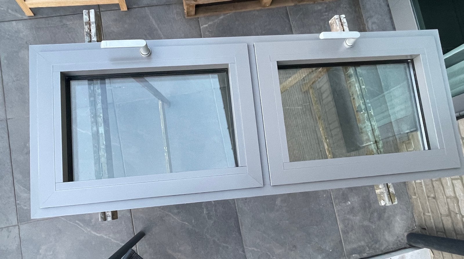 Aluminium kozijn 1500x550mm 2 ramen + vensterbank + dorpel, Doe-het-zelf en Bouw, Ophalen, Gebruikt, Raamkozijn, Aluminium