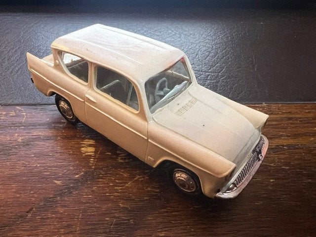 Norev Ford Anglia 1:43, modèle numéro 67, Enlèvement, Norev