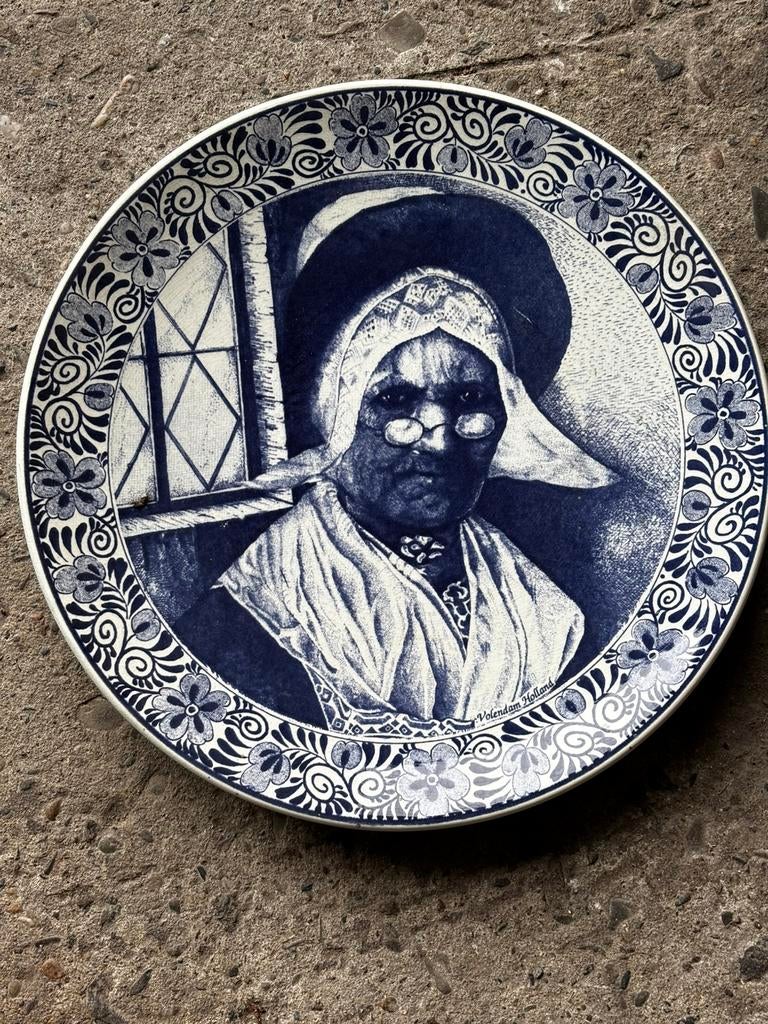 Assiettes Delfts, Enlèvement