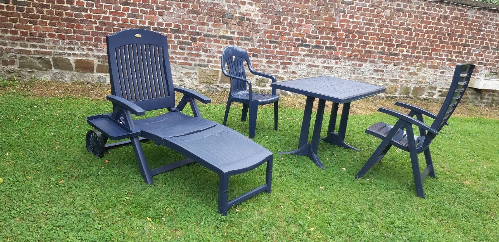 salon de jardin sièges ( table offerte), Enlèvement