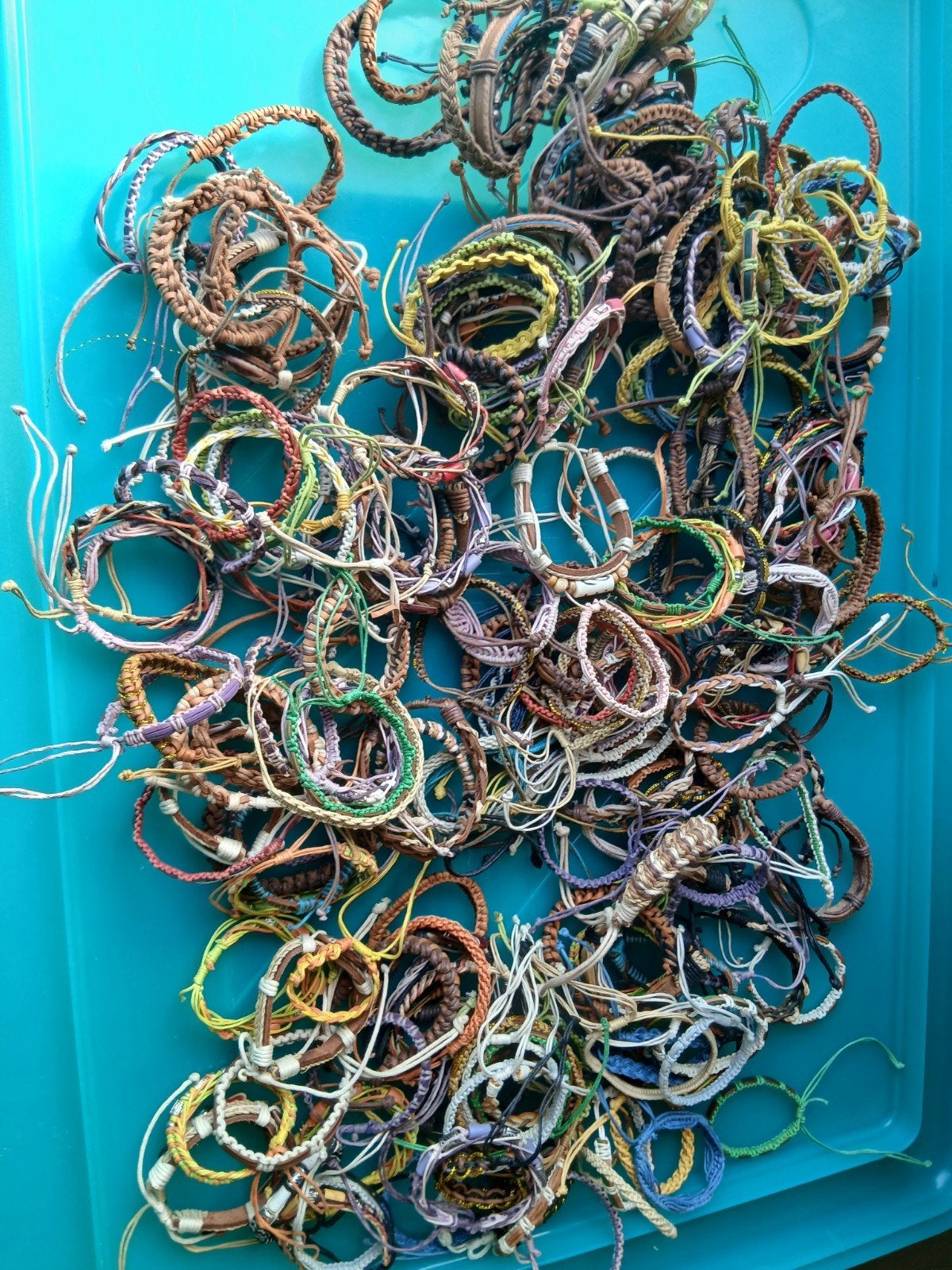 217 bracelets, Enlèvement