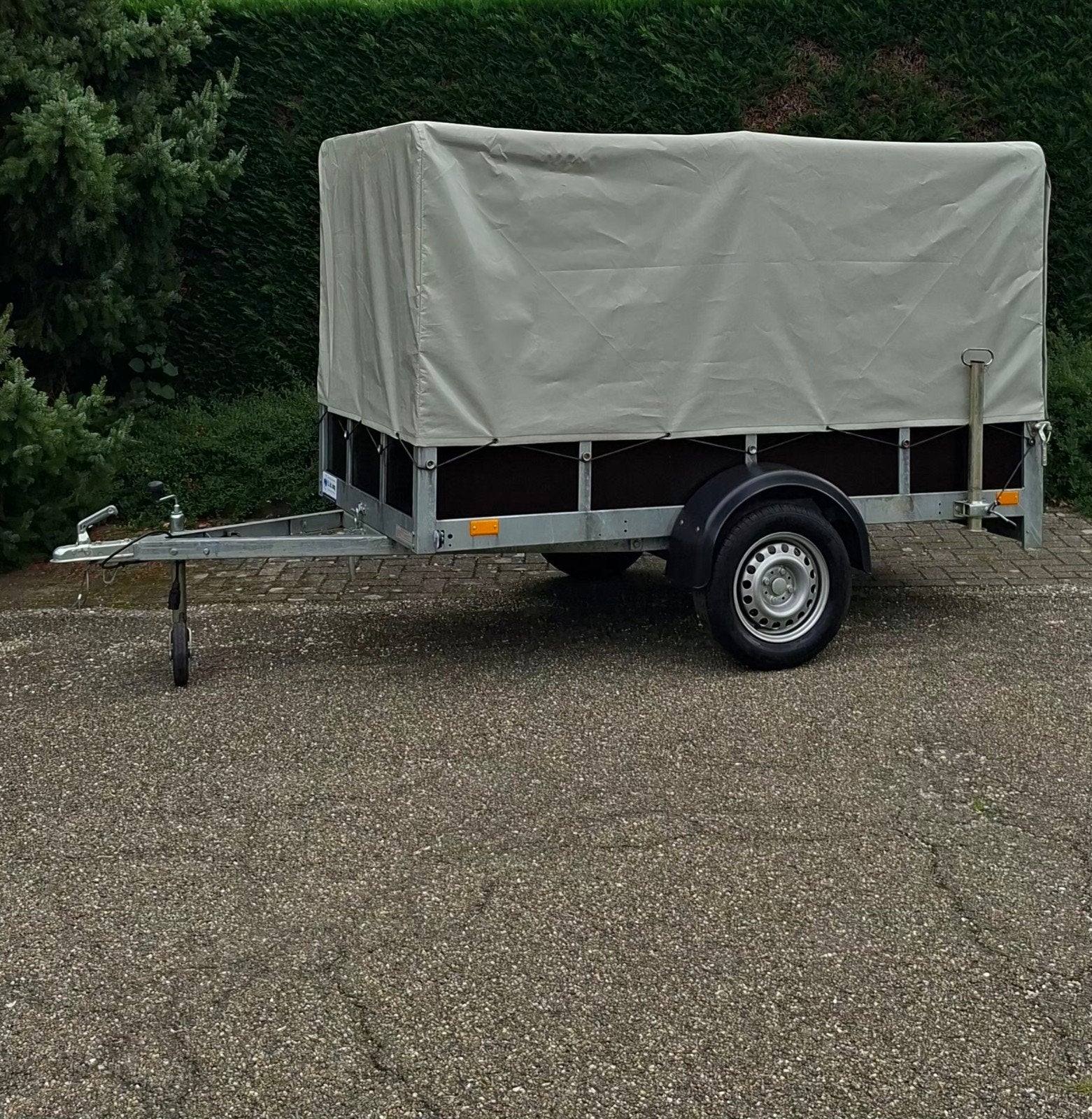 Aanhanger met Huif Gesloten Aanhangwagen, Ophalen