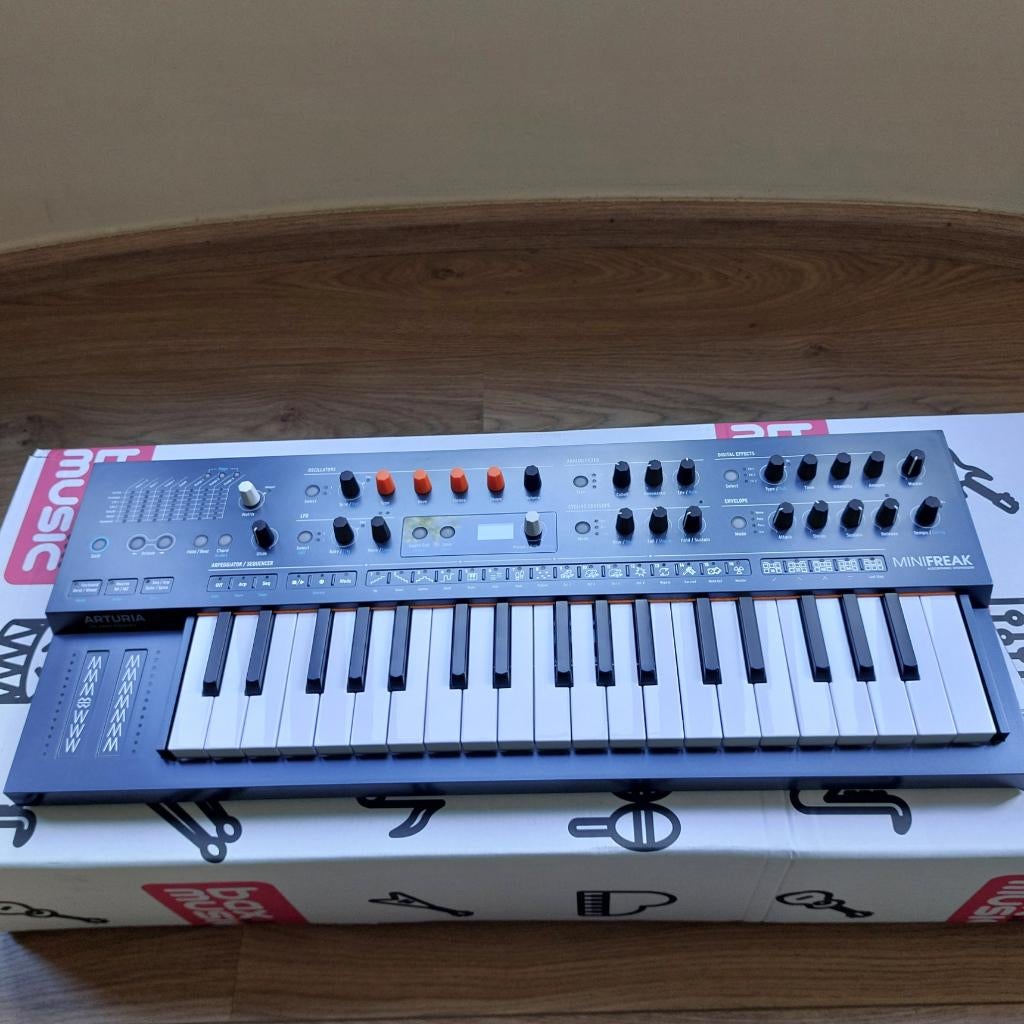Arturia Minifreak + garantie + Decksaver, Musique & Instruments, Synthétiseurs, Utilisé, Autres nombres, Autres marques, Enlèvement