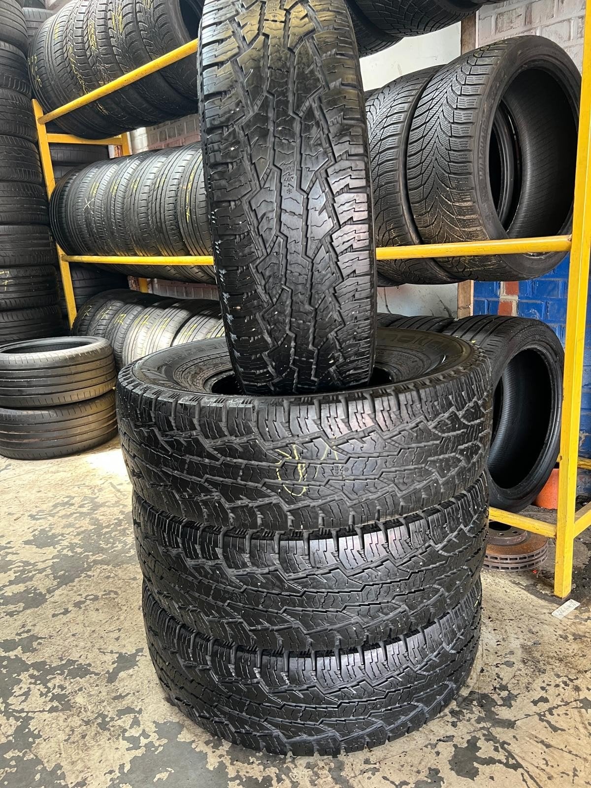 225 75 16 nokian avec montage et équilibrage, Ophalen