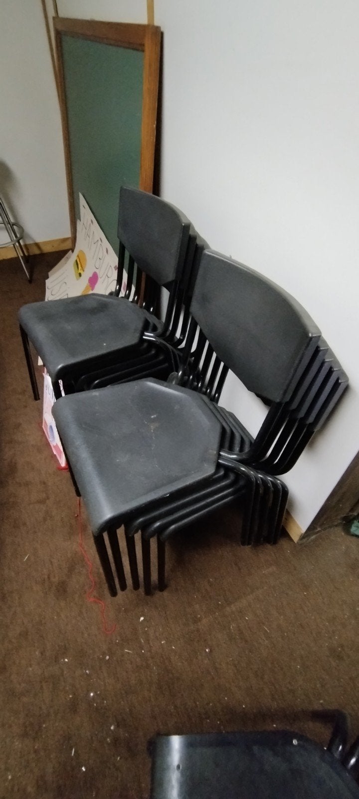 Plastic stoelen, Enlèvement