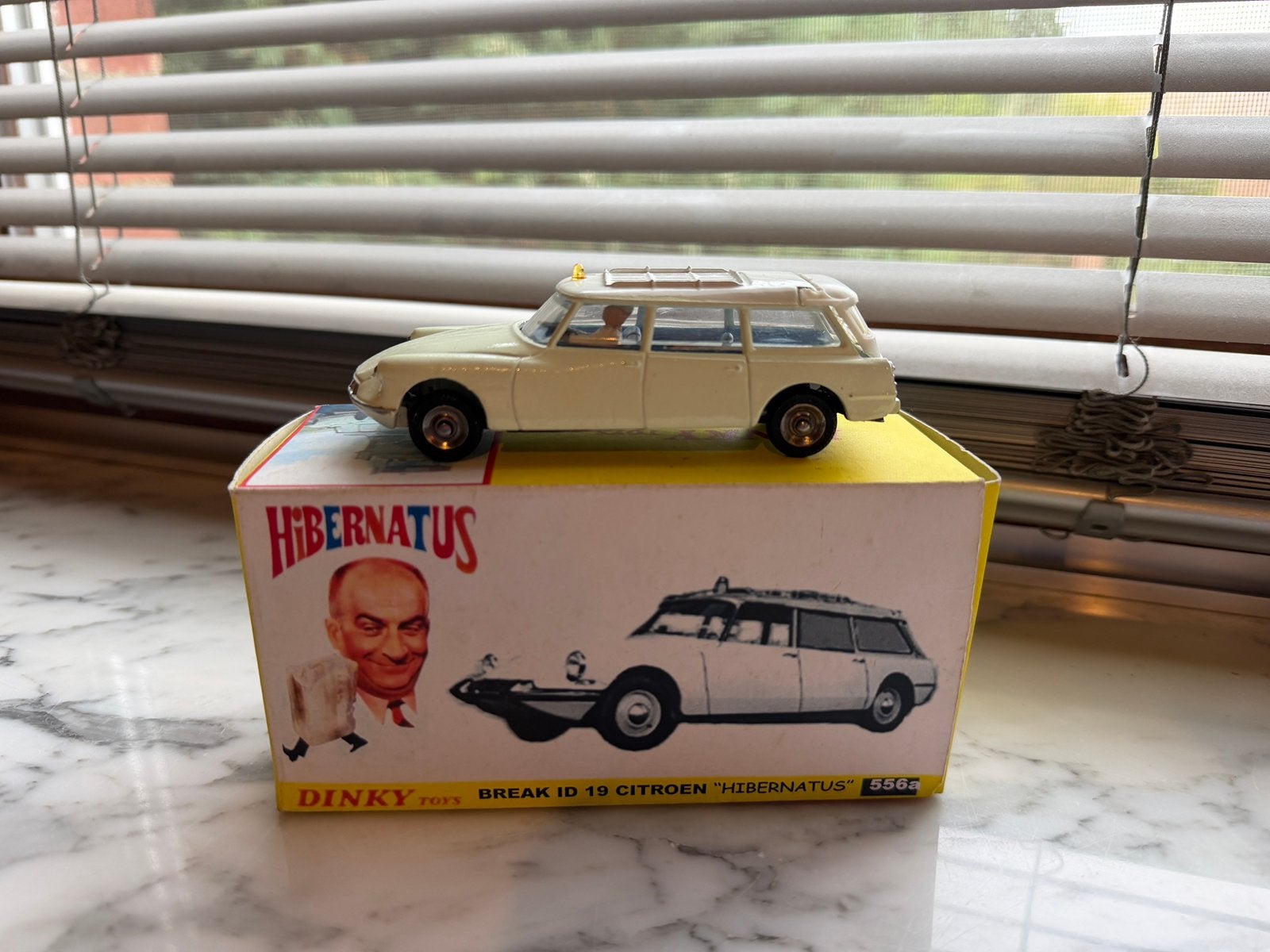 1/43 Ambulance Hibernatus-Louis De Funes, Enlèvement ou Envoi, Utilisé, Voiture, Dinky Toys