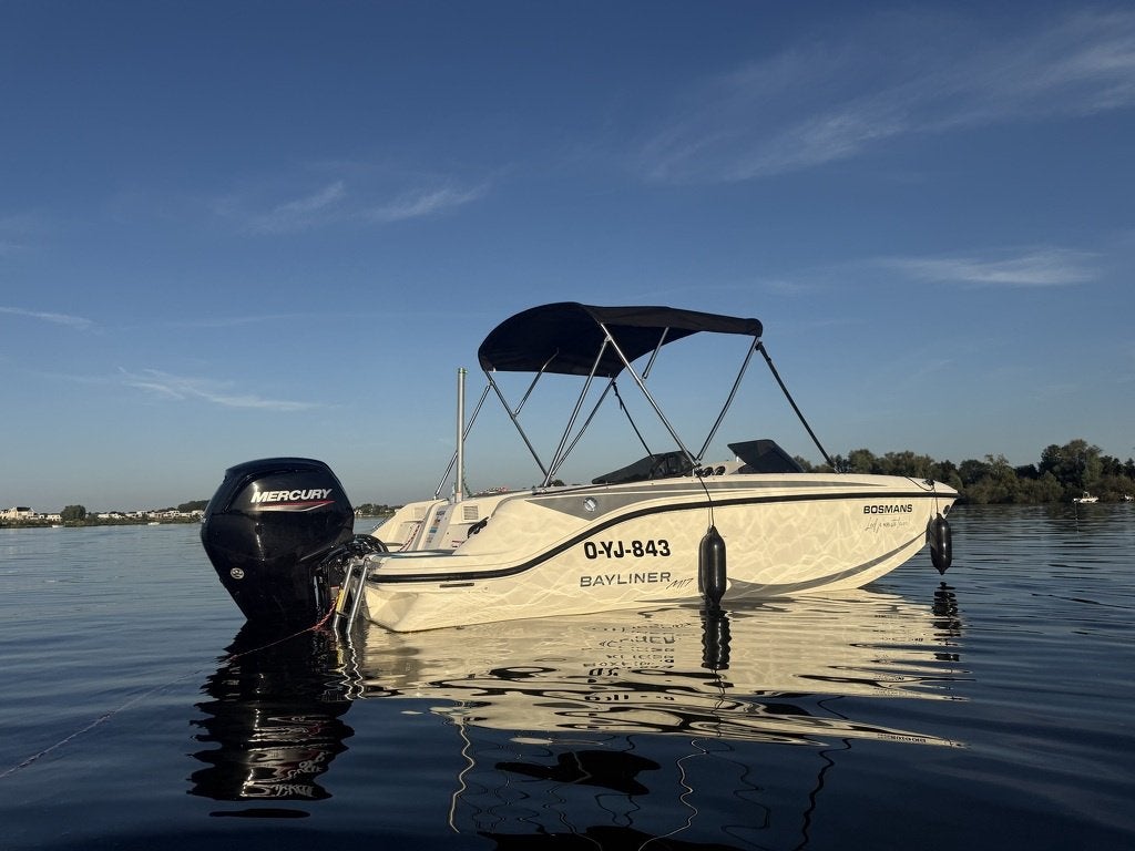 Bayliner M17 speedboot 100 PK mercury DEMO 2026, Sports nautiques & Bateaux, Comme neuf