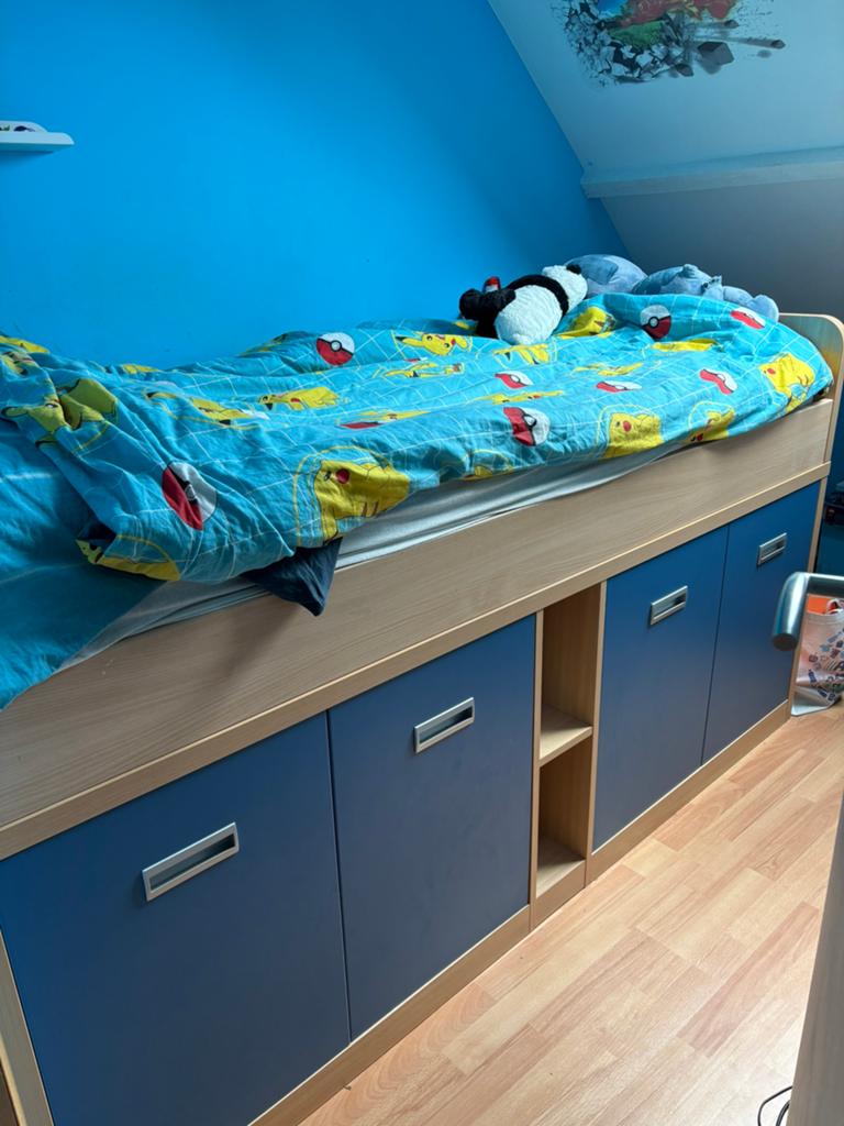 Kinderkamer met bureau, Kinderen en Baby's, Kinderkamer | Stapelbedden en Hoogslapers, Ophalen, Zo goed als nieuw