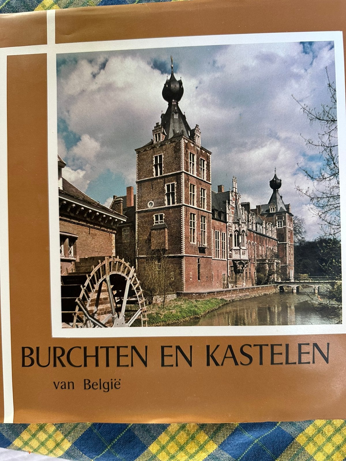 Burchten en Kastelen van Belgie, Ophalen, Zo goed als nieuw