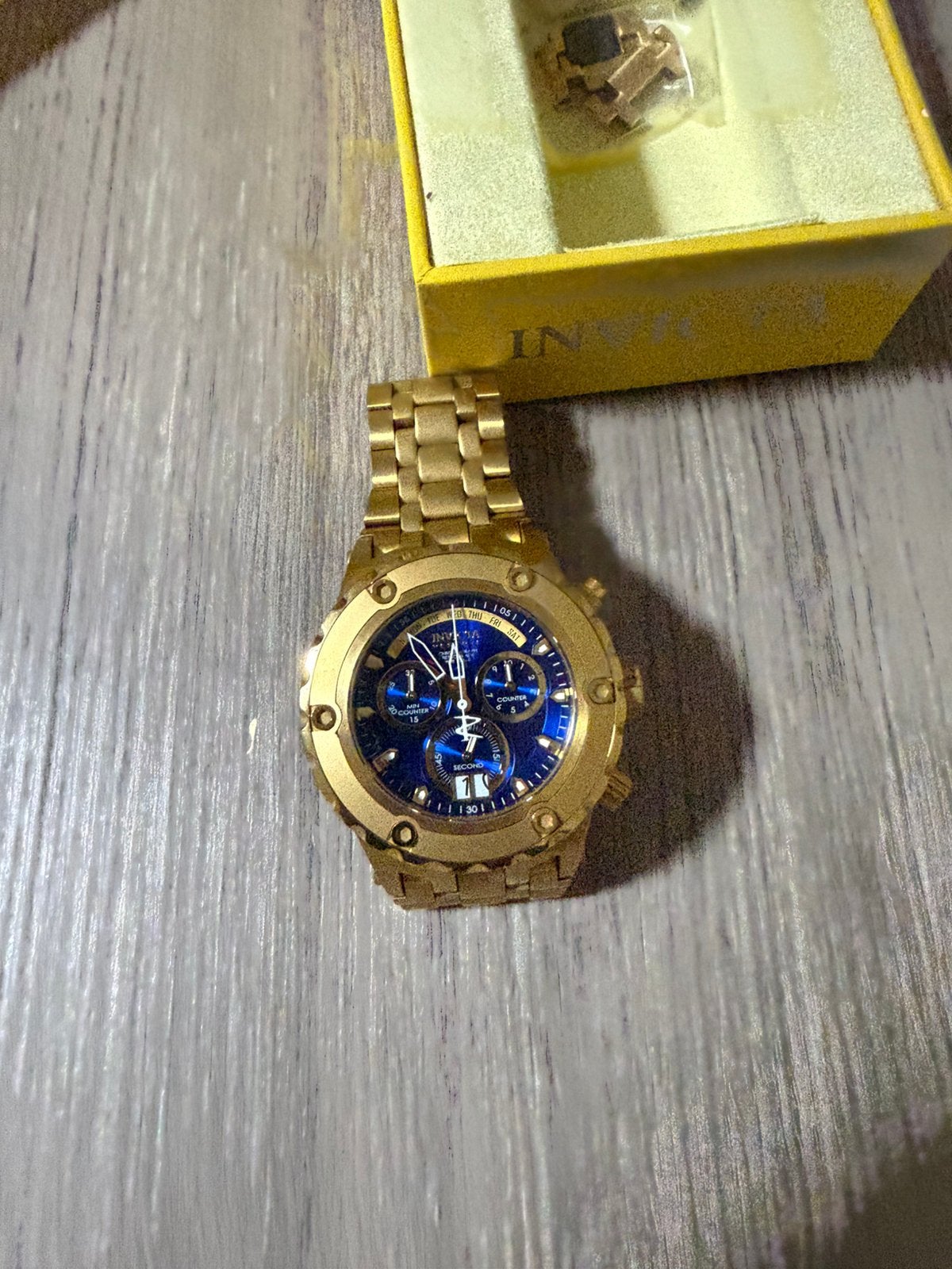 Montre invicta, Bijoux, Sacs & Beauté, Montres | Femmes, Enlèvement, Comme neuf