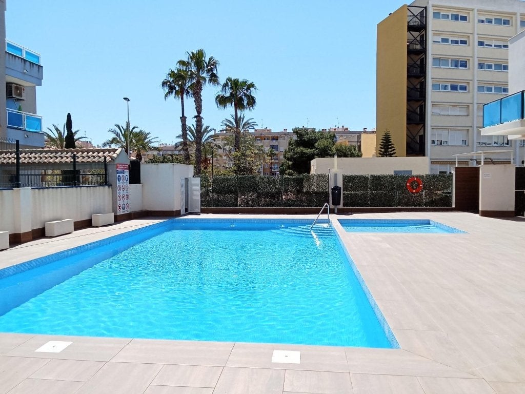 Modern appartement met zwembad in Torrevieja, Immo, Torrevieja, Spanje, Appartement, 1 kamers