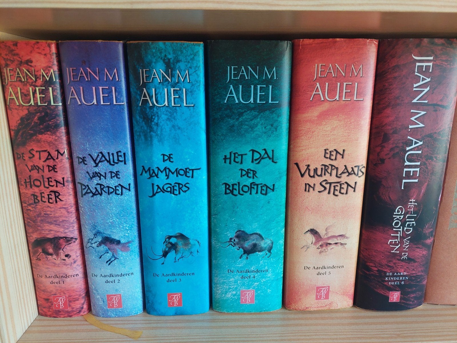 boeken serie van  jean m auel, Boeken, Ophalen of Verzenden, Gelezen