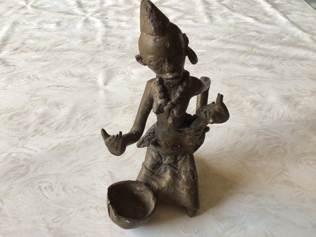 Oud Bronzen beeld voedende vrouw met kind, Ophalen of Verzenden, Koper