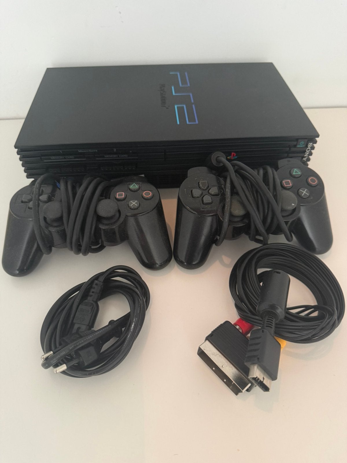 Playstation 2 met 2 controllers, Games en Spelcomputers, Spelcomputers | Sony PlayStation 2, Zo goed als nieuw, Met 2 controllers