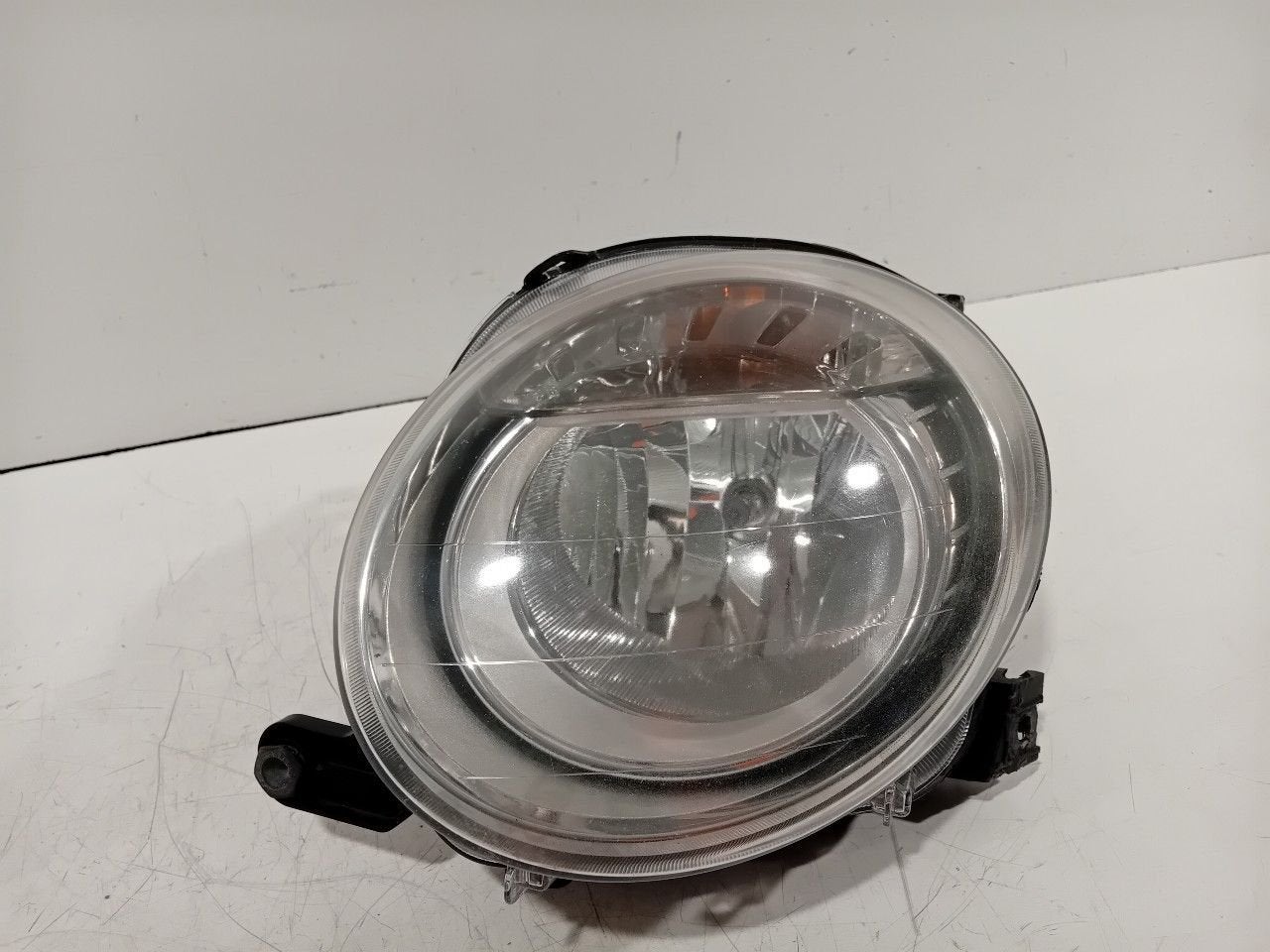Koplamp links Fiat 500, Van der Ven Autorecycling B.V., Gebruikt, Ettenseweg 76, 4706 PB Roosendaal, The Netherlands, Herkomst onderdeel bekend