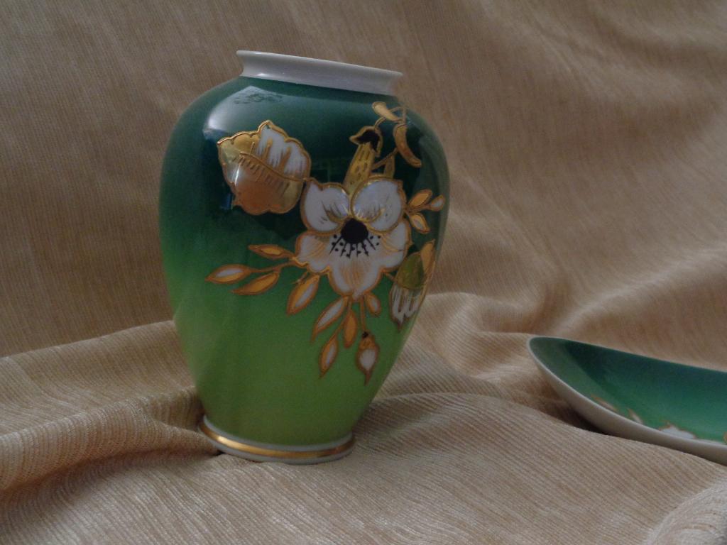 Beierse porseleinen vaas geproduceerd door Wallendorfer, Antiek en Kunst, Ophalen