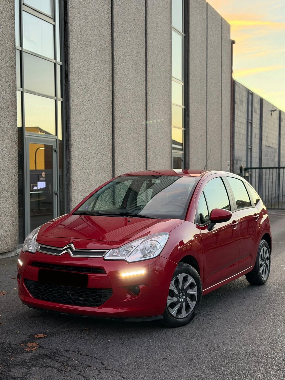 Citroën C3 1.2 Essence//97.000 km - Euro 6b, Autos, Rouge, Achat, Euro 6, Boîte manuelle