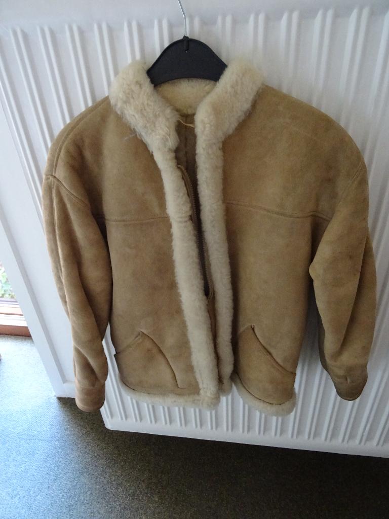Veste enfant de +-  7 ans en mouton retourné., Vêtements | Femmes, Vestes | Hiver, Comme neuf, Taille 34 (XS) ou plus petite, Beige
