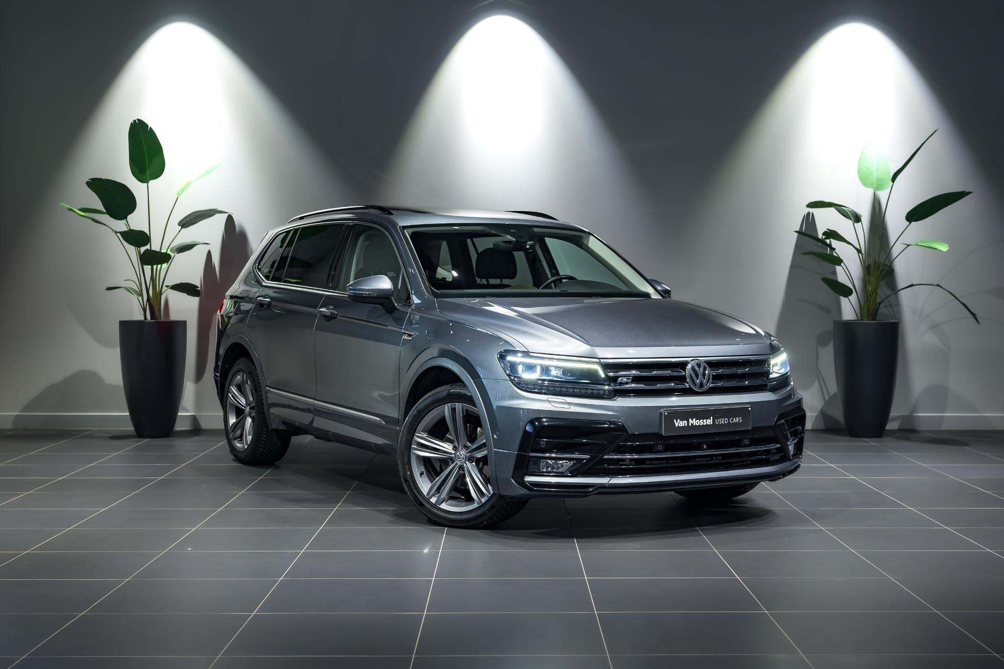 Volkswagen Tiguan Allspace 2.0 TDI DSG R-Line PANODAK | STUU, Stof, Gebruikt, 4 cilinders, 2000 kg