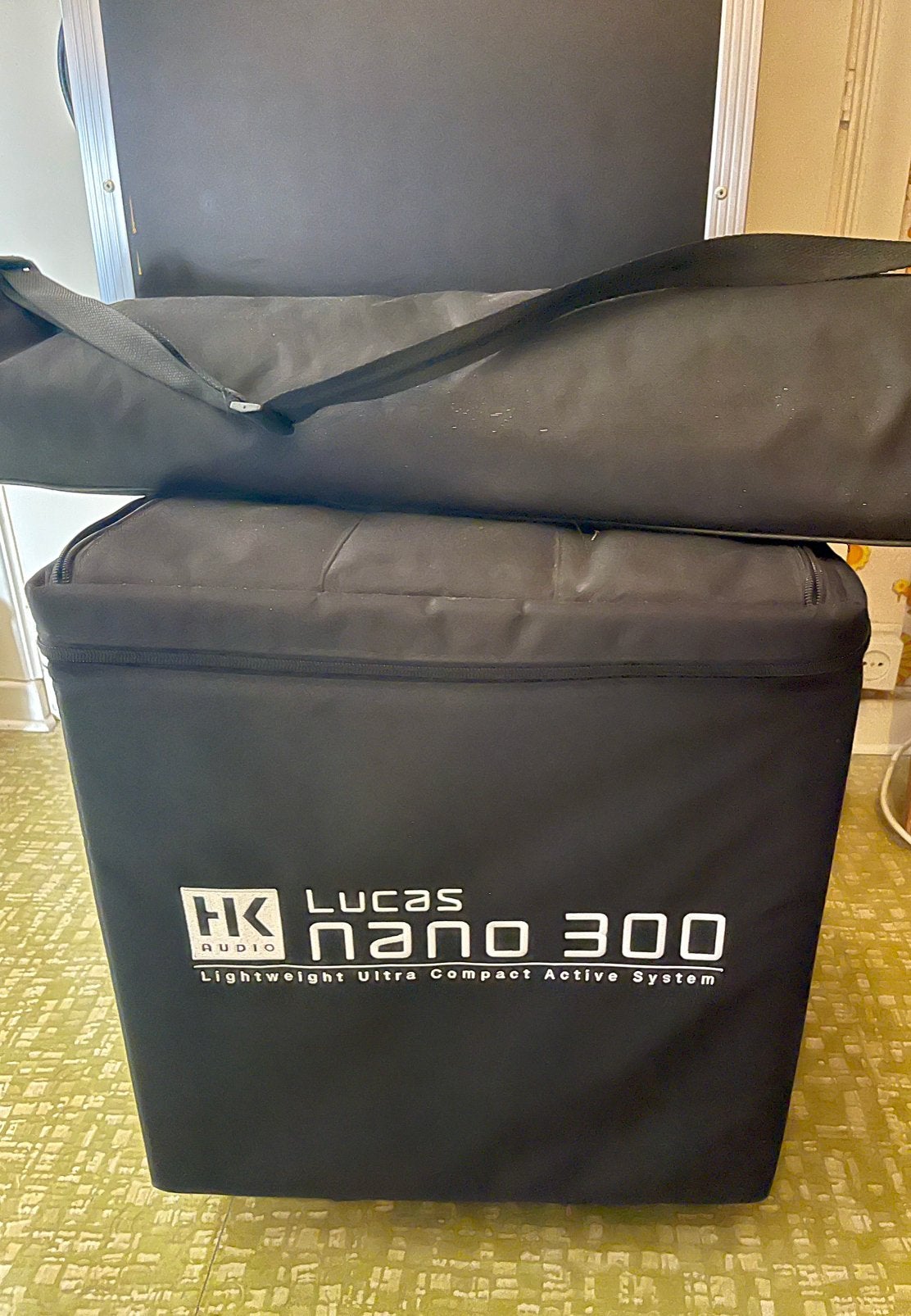 HK Lucas Nano 300, Muziek en Instrumenten, Ophalen, Zo goed als nieuw