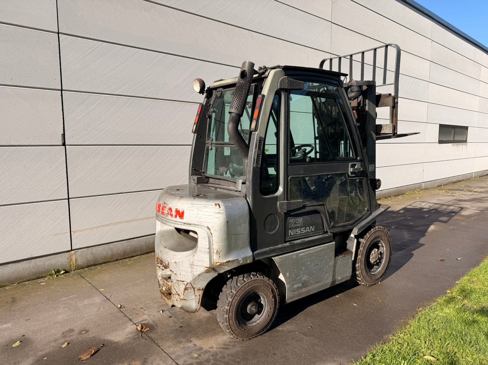 Nissan 2,5 ton triple heftruck in prima staat met side shift, Ophalen of Verzenden, Heftruck