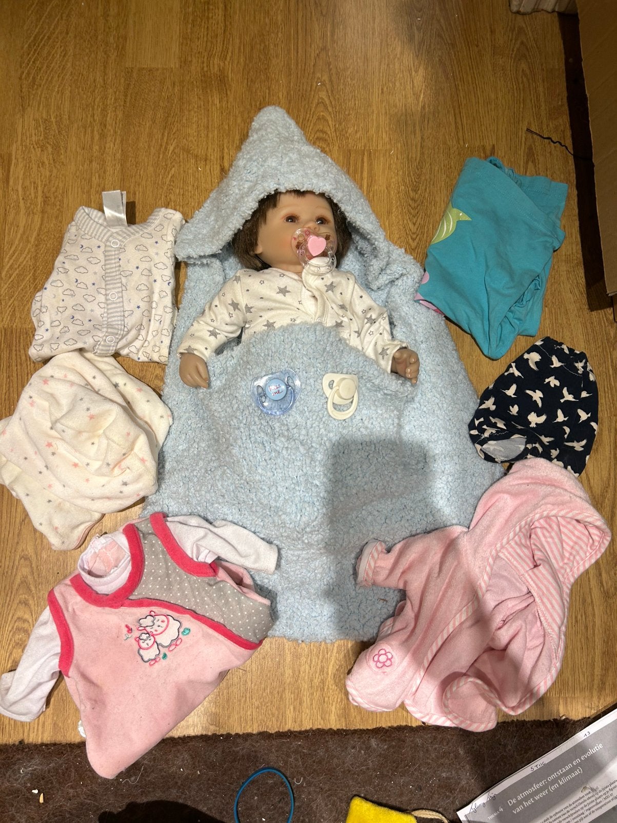 Reborn babypop van +- 48 cm + toebehoren, Ophalen, Zo goed als nieuw, Babypop