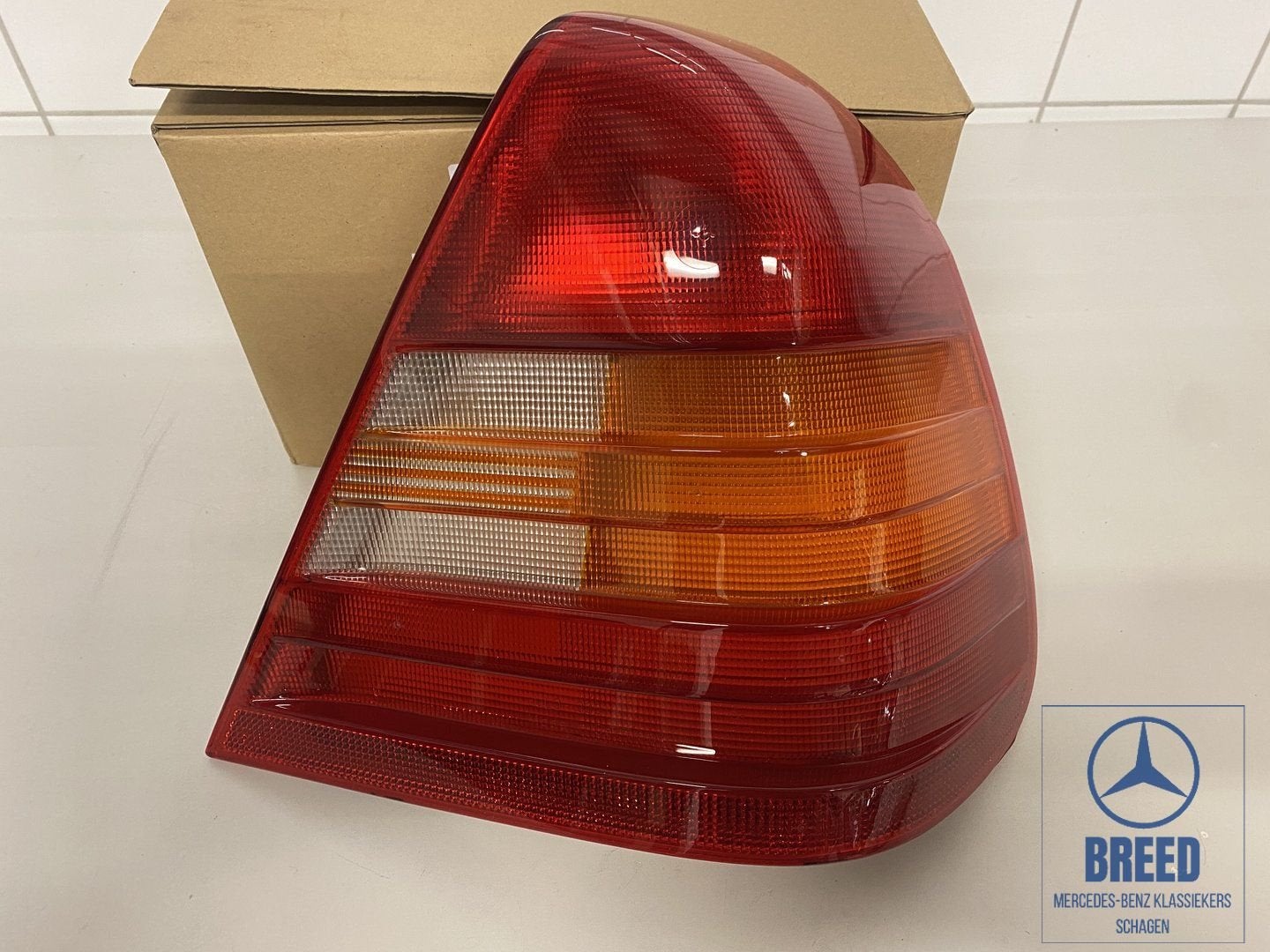 NOS achterlicht rechts ULO voor Mercedes-Benz W202 sedan Cla, Autos : Pièces & Accessoires, Neuf, -, -, Enlèvement ou Envoi
