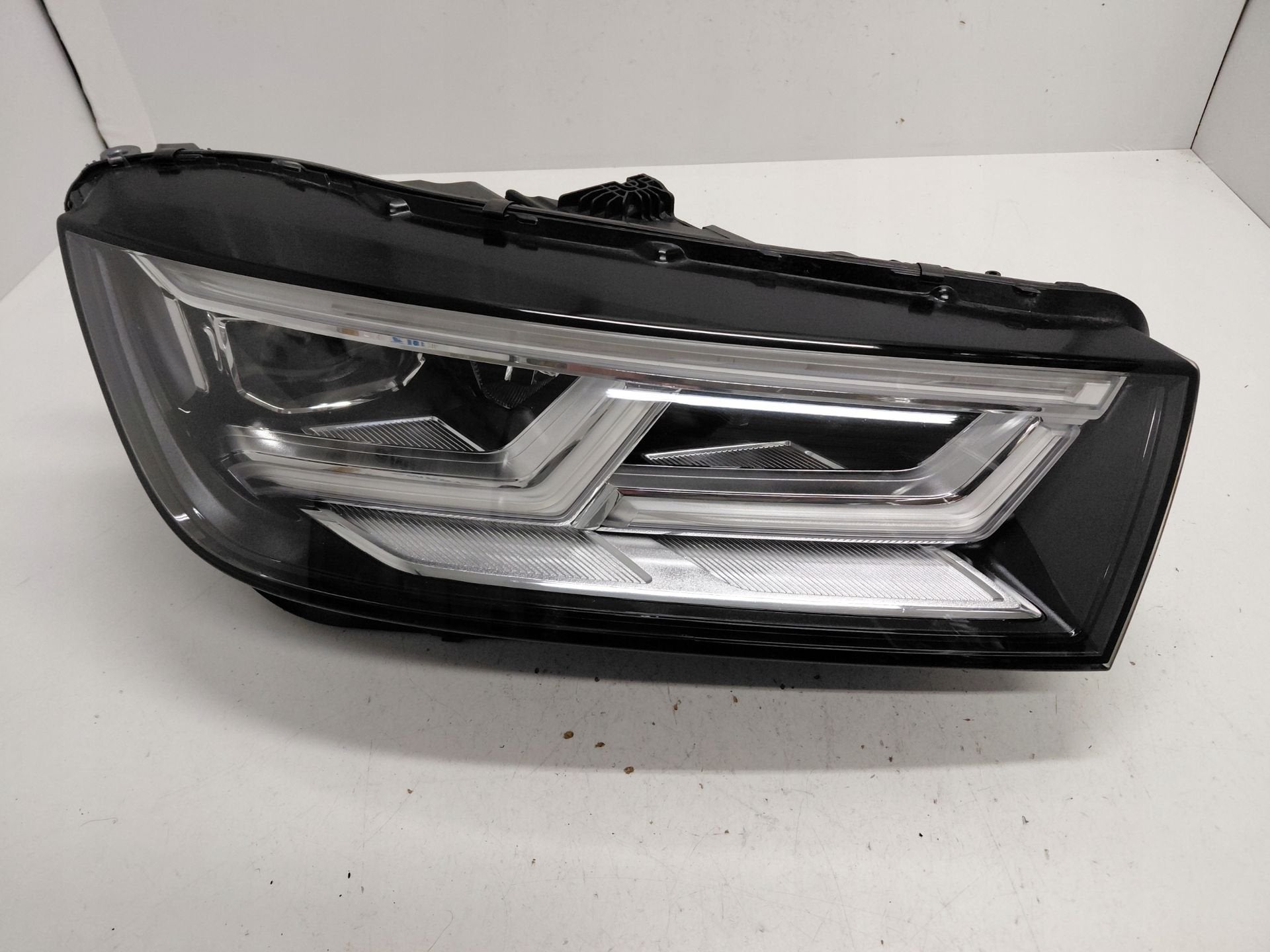 Phare Audi Q5 80A.941.034.C, Autos : Pièces & Accessoires, AUDI AG, Auto-Union-Strasse 1
85045  Ingolstadt, DE, Audi, Utilisé