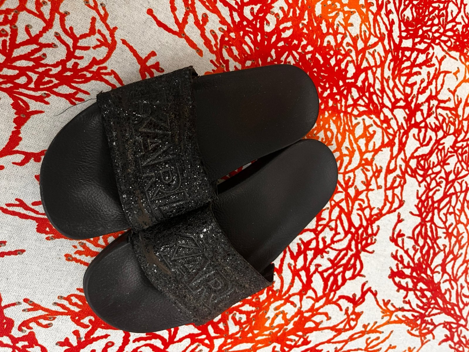 Karl Lagerfeld slippers maat 41, Kleding | Dames, Slippers, Zwart, Ophalen of Verzenden, Zo goed als nieuw