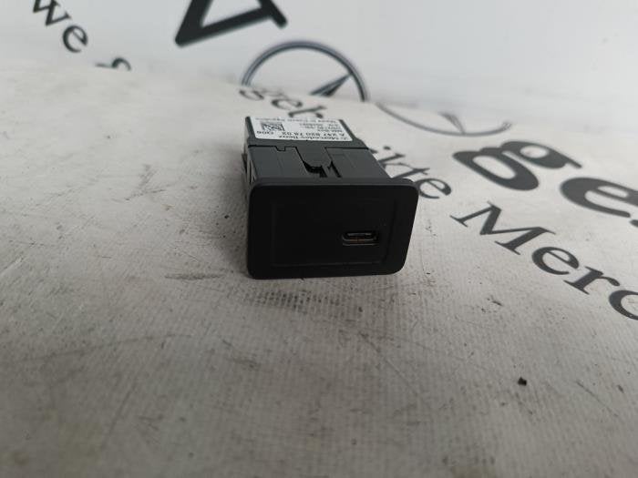 AUX/USB aansluiting van een Mercedes Sprinter, Gebruikt, -, Ophalen of Verzenden, -
