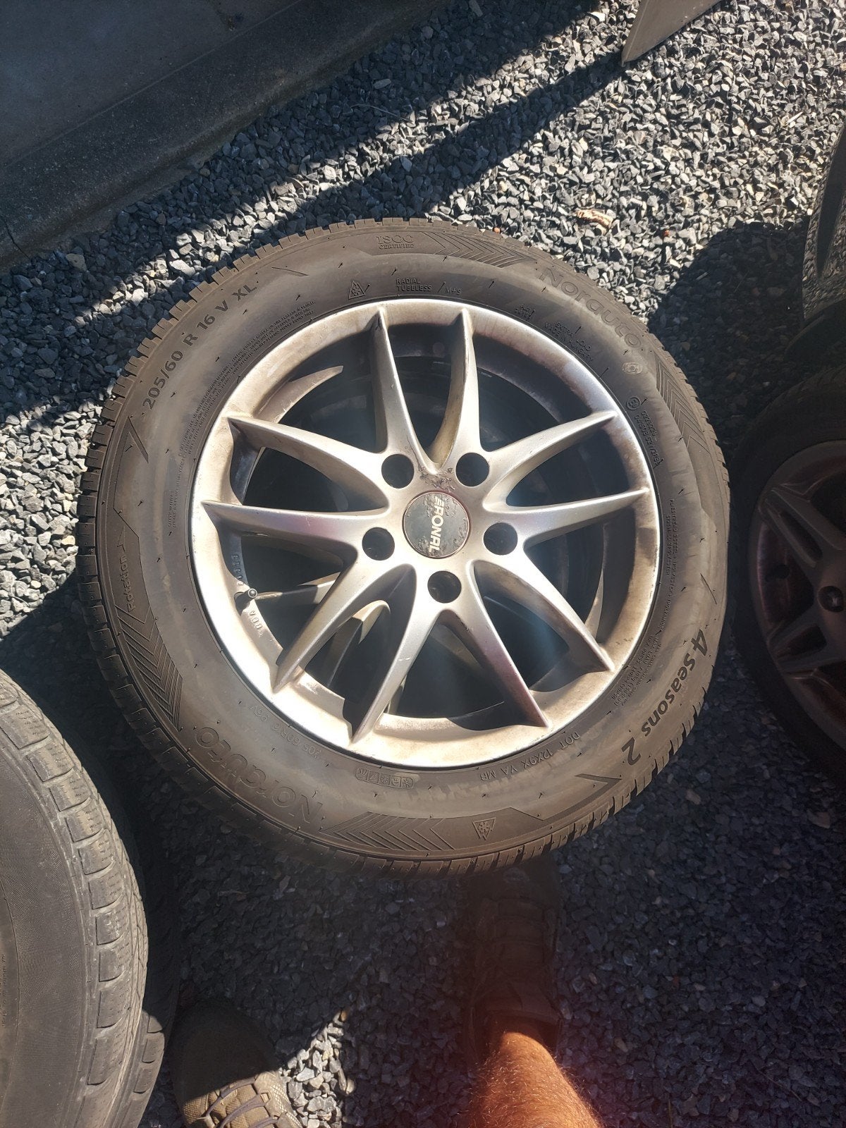 Vends 2 pneus Norauto (Toutes Saisons) + 4 jantes Ronal., Enlèvement