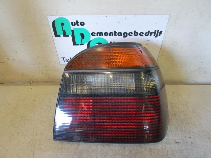 Feu arrière droit d'un Volkswagen Golf (Golf 91-), Autos : Pièces & Accessoires, Volkswagen, -, Utilisé, -
