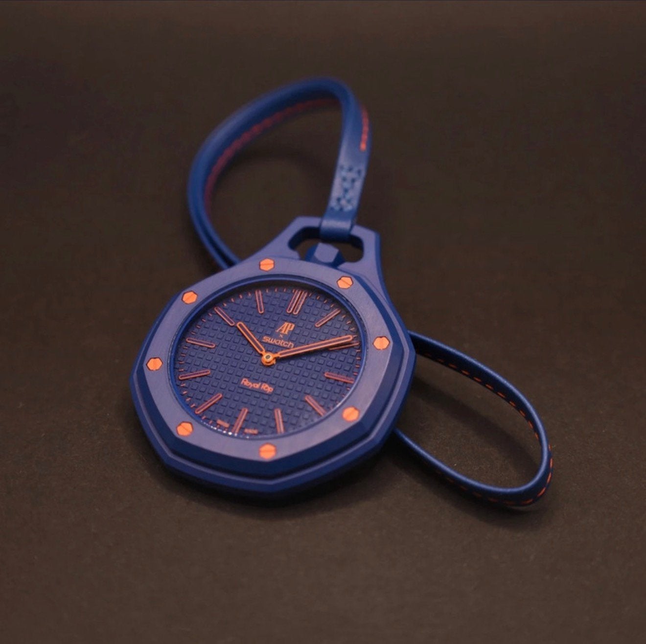 Swatch Royal Pop, Handtassen en Accessoires, Horloges | Kinderen, Ophalen of Verzenden, Nieuw